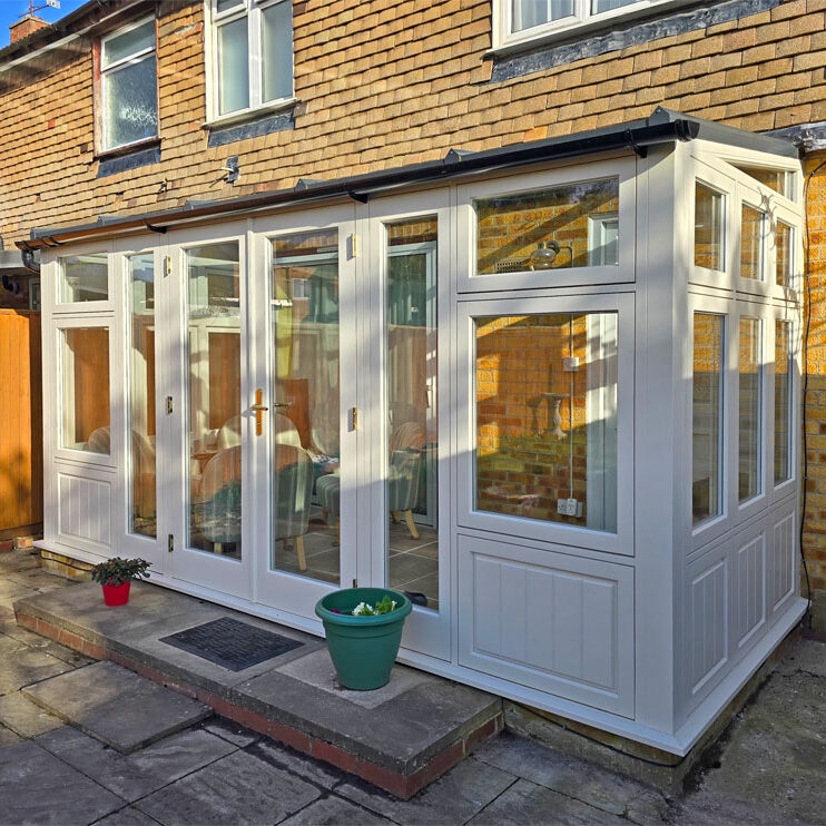 Timber Conservatory with Aluminium Roof, Abingdon. Woodcraft Windows